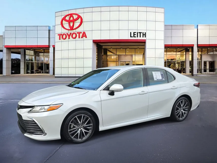 2023 Toyota Camry XLE photo 1