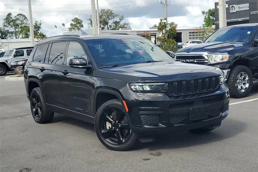 2023 Jeep Grand Cherokee Altitude photo 1