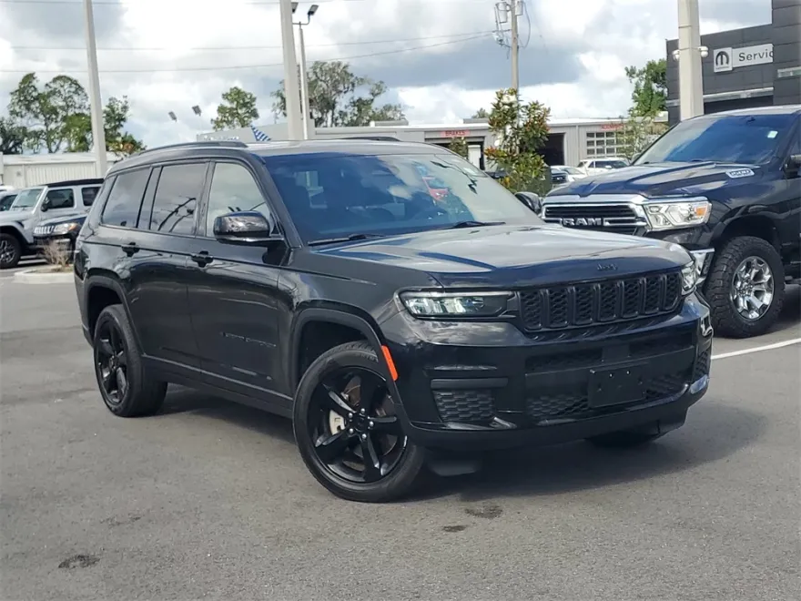 2023 Jeep Grand Cherokee Altitude photo 1