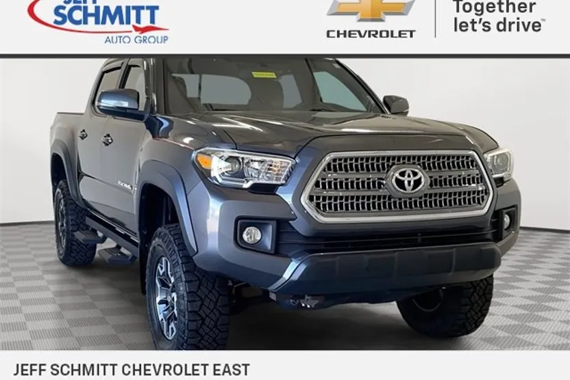 2017 Toyota Tacoma SR5 photo 1