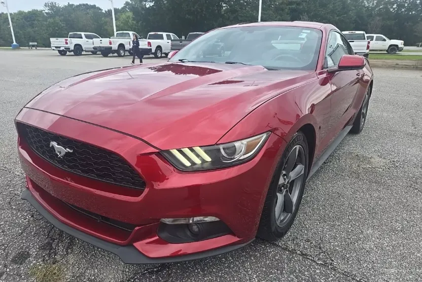 2015 Ford Mustang V6 photo 1