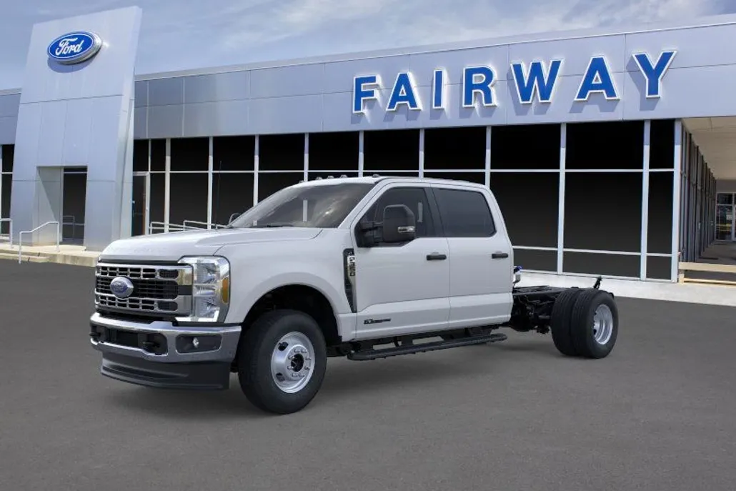 2025 Ford F-350 XL photo 1