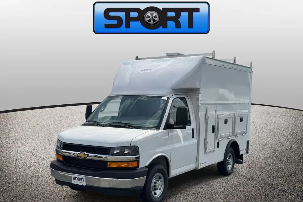 2025 Chevrolet Express Cutaway 3500 photo 1