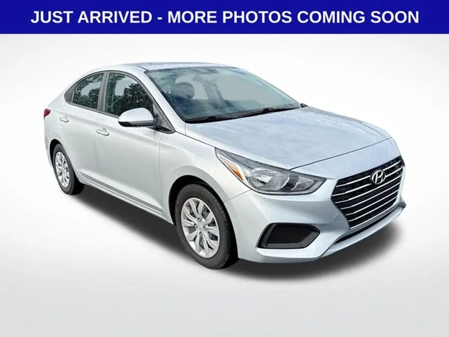 2022 Hyundai Accent SE photo 1
