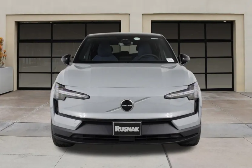 2025 Volvo EX30 Plus photo 1