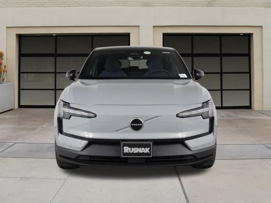 2025 Volvo EX30 Plus photo 1