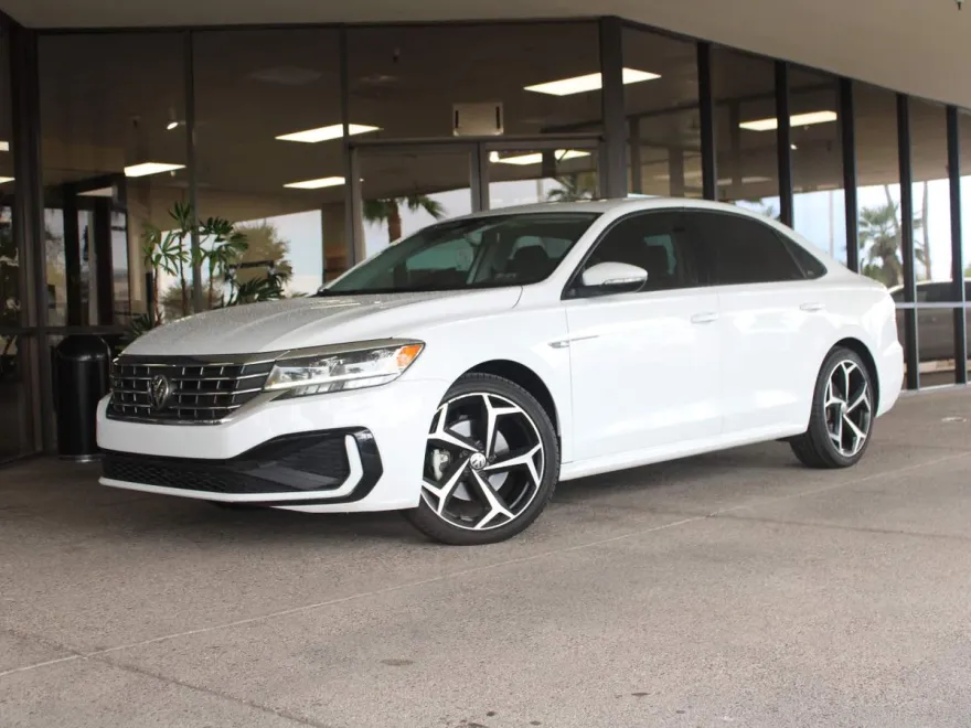 2020 Volkswagen Passat R-Line photo 1