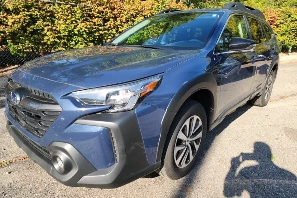 2024 Subaru Outback Premium photo 1