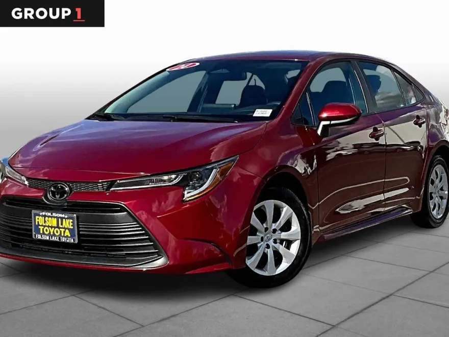 2024 Toyota Corolla LE photo 1
