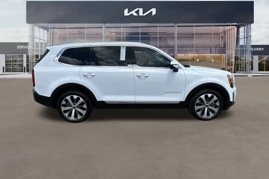 2022 Kia Telluride EX photo 1