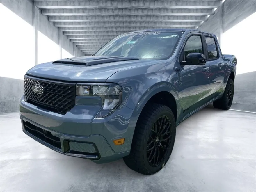 2025 Ford Maverick XLT photo 1