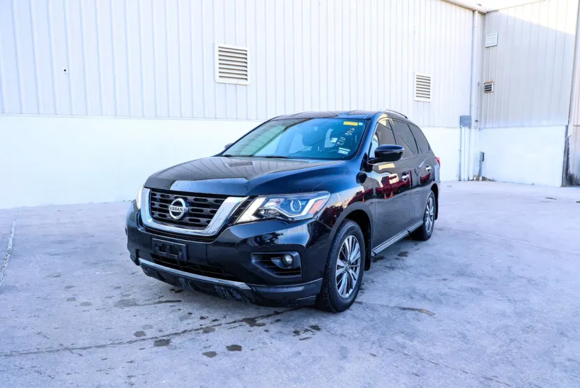 2018 Nissan Pathfinder SV photo 1