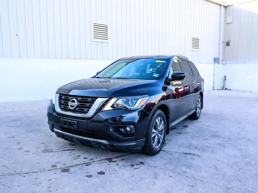 2018 Nissan Pathfinder SV photo 1