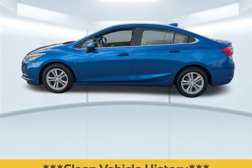 2016 Chevrolet Cruze LT photo 1