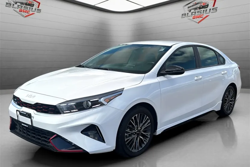 2023 Kia Forte GT-Line photo 1