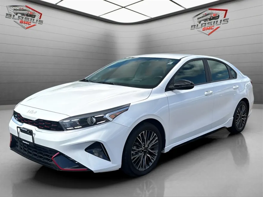 2023 Kia Forte GT-Line photo 1