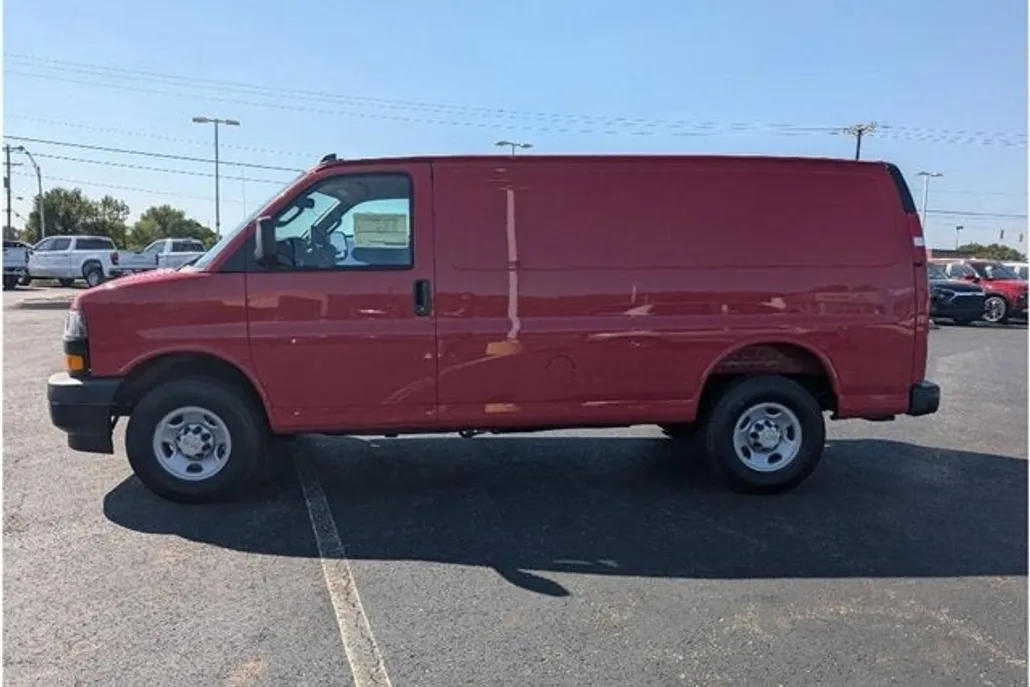 2025 Chevrolet Express Cargo 2500 photo 1