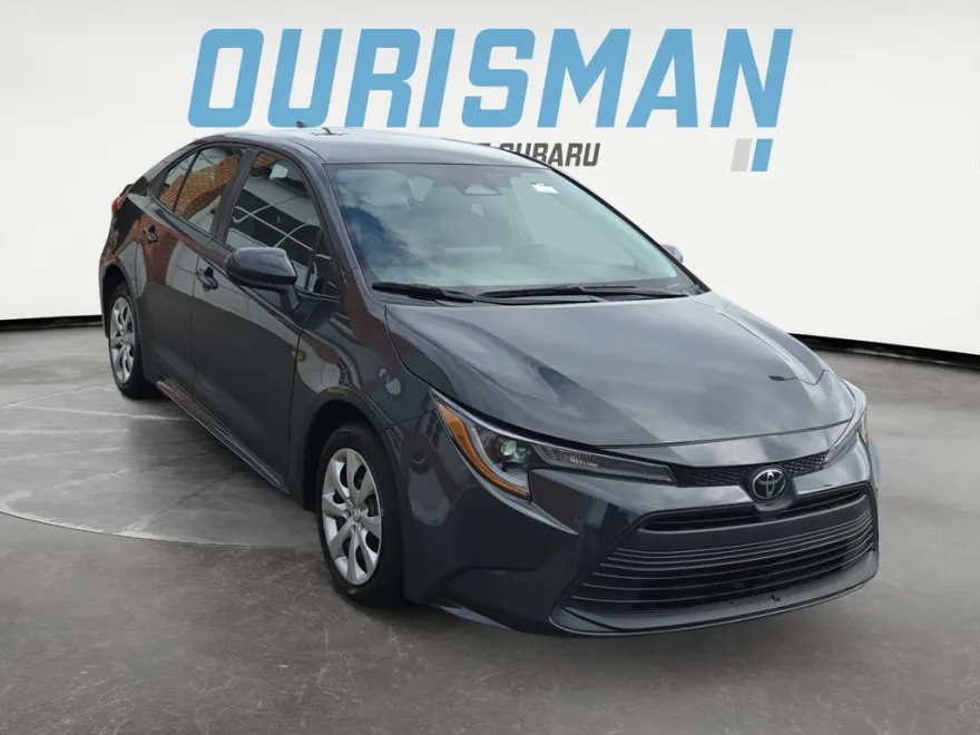 2024 Toyota Corolla LE photo 1