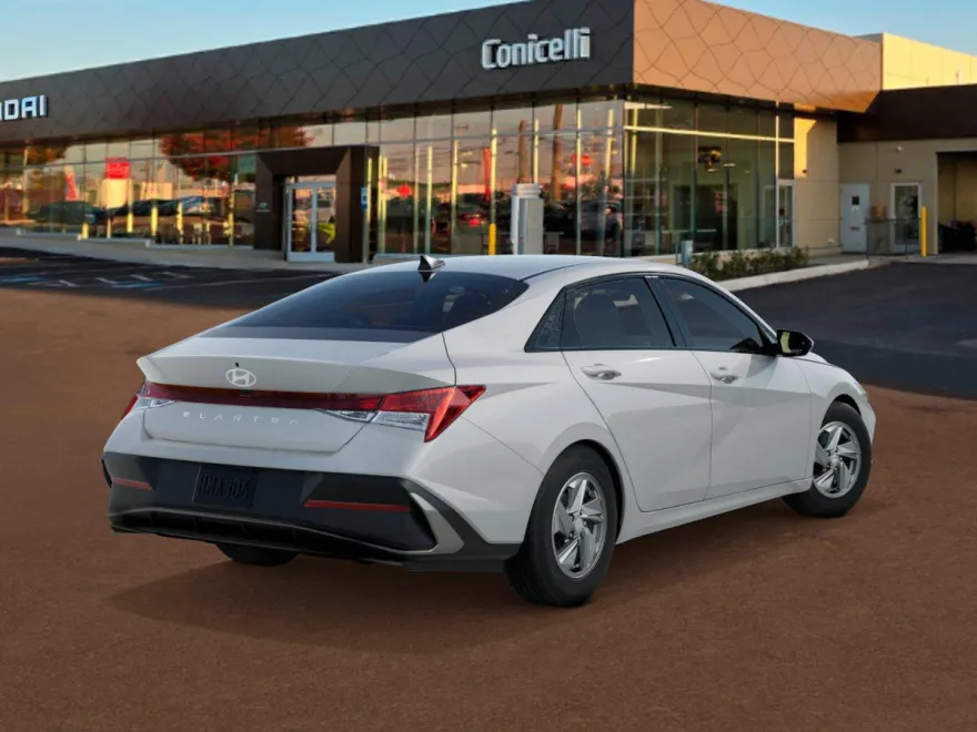 2025 Hyundai Elantra SE photo 1