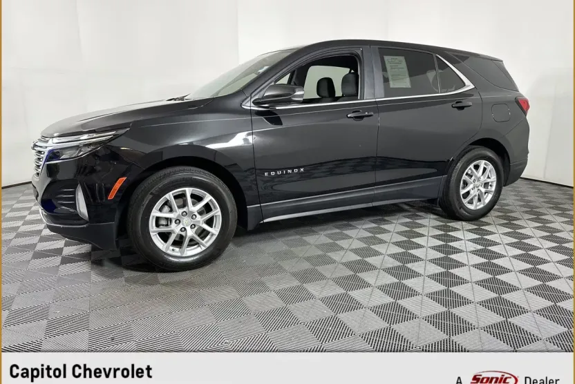 2023 Chevrolet Equinox LT photo 1