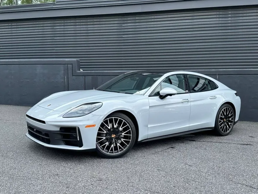 2025 Porsche Panamera 4 photo 1