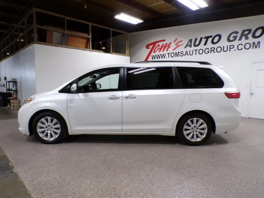 2015 Toyota Sienna Limited photo 1