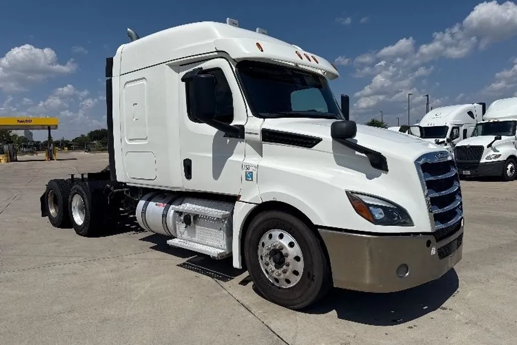 2019 Freightliner Cascadia 126" Sleeper Cab photo 1