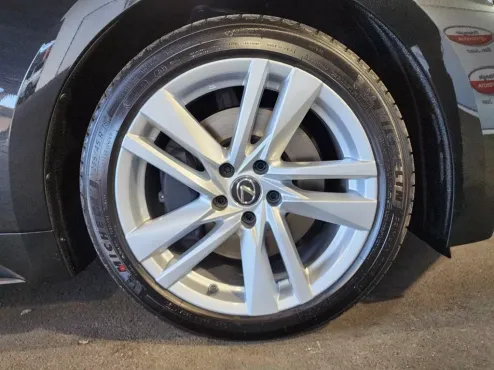 2025 Lexus IS 300 photo 4