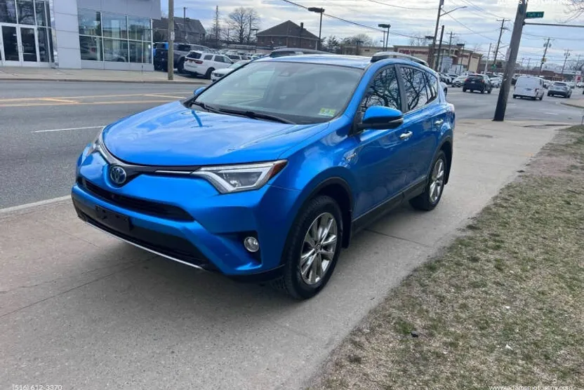 2017 Toyota RAV4 Hybrid Limited photo 1