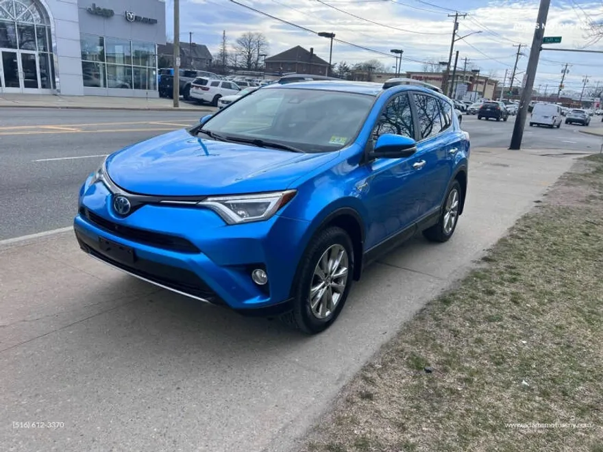 2017 Toyota RAV4 Hybrid Limited photo 1