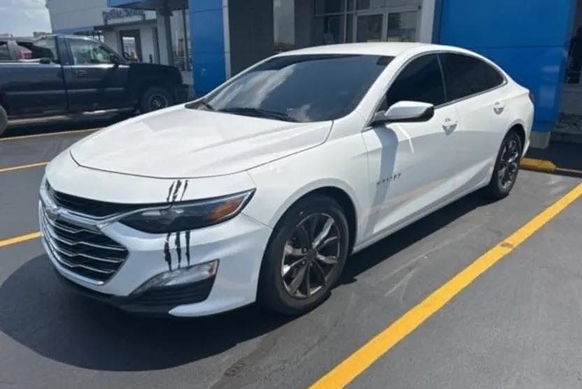 2019 Chevrolet Malibu 1LT photo 1