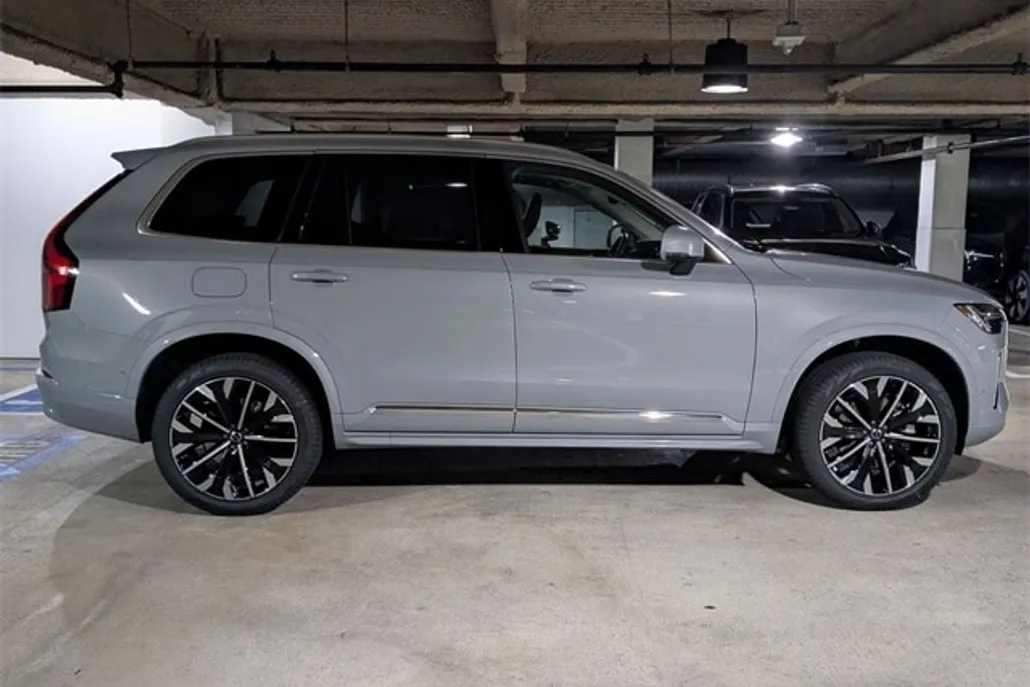 2026 Volvo XC90 B5 Plus photo 1