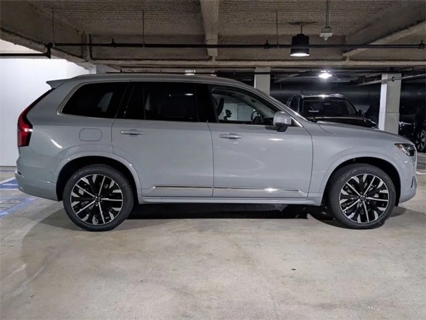 2026 Volvo XC90 B5 Plus photo 1