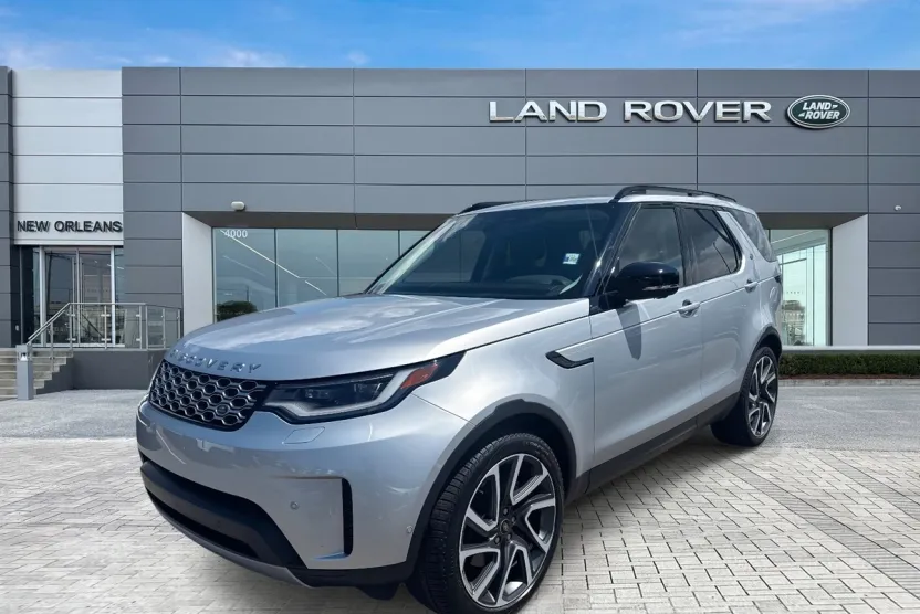 2024 Land Rover Discovery S photo 1