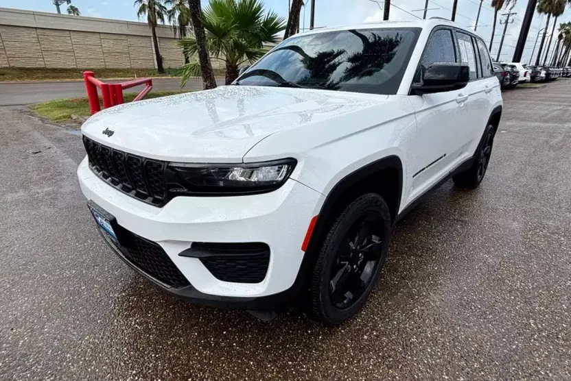2023 Jeep Grand Cherokee Altitude photo 1