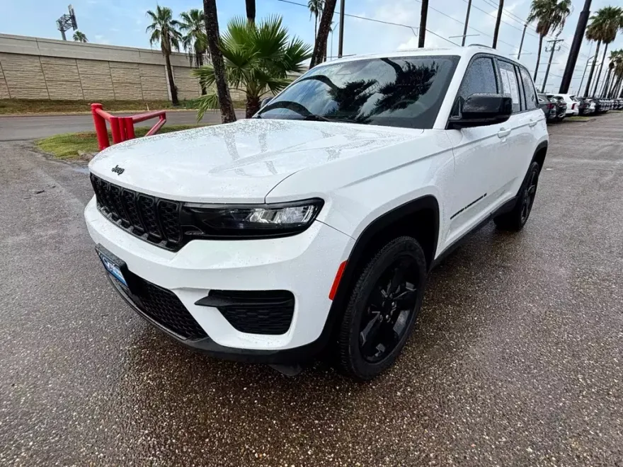 2023 Jeep Grand Cherokee Altitude photo 1