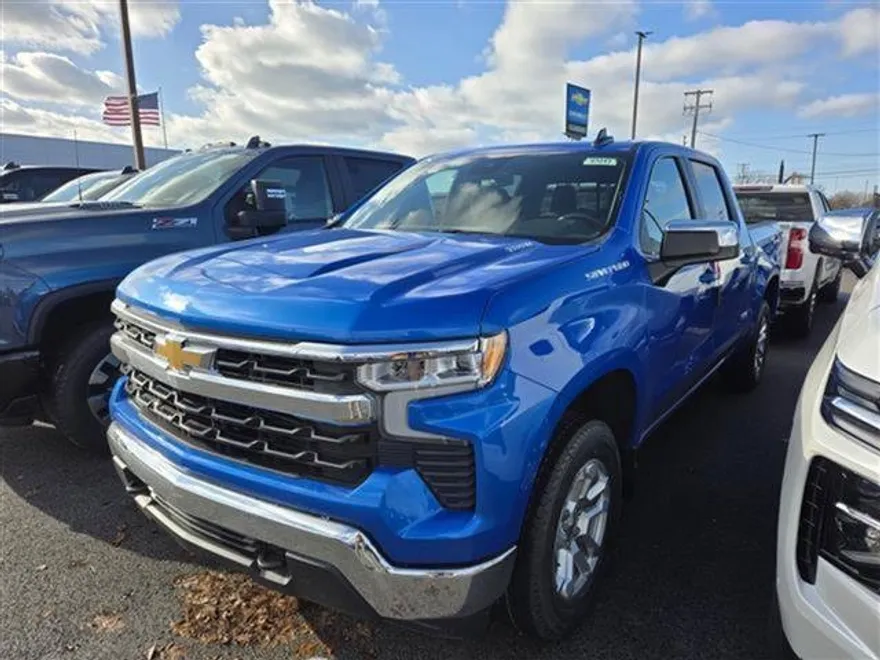 2025 Chevrolet Silverado 1500 LT photo 1