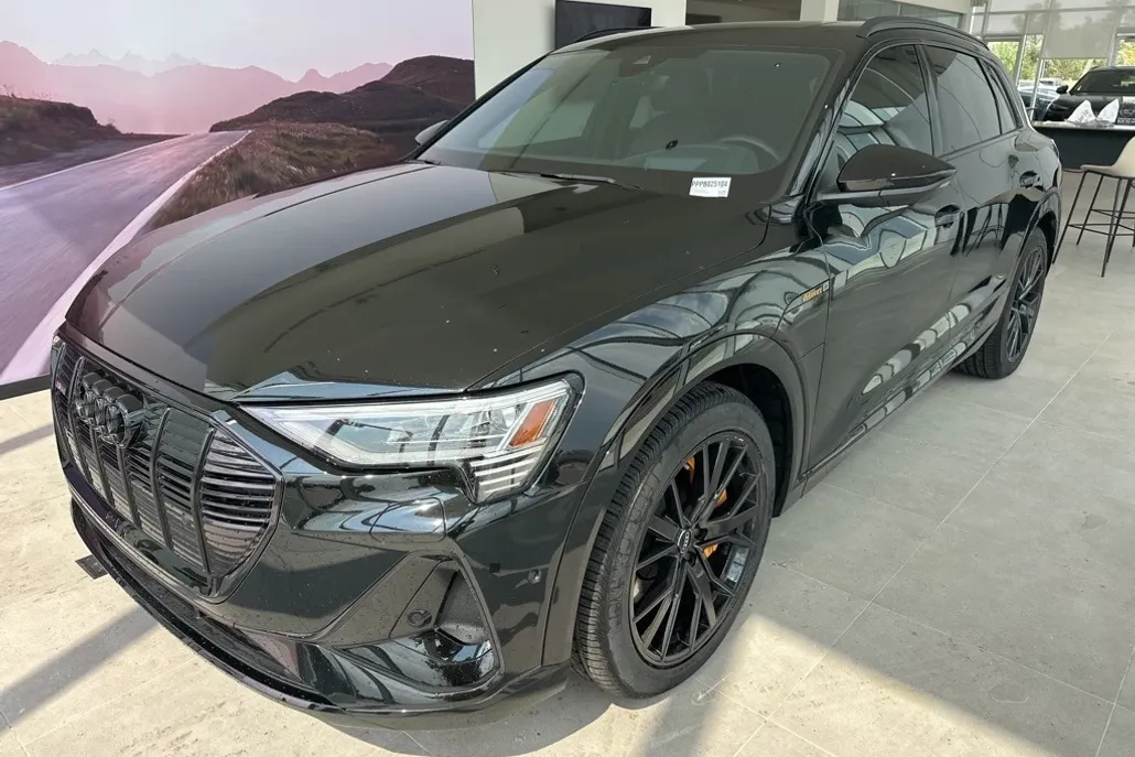 2023 Audi e-tron Premium photo 1