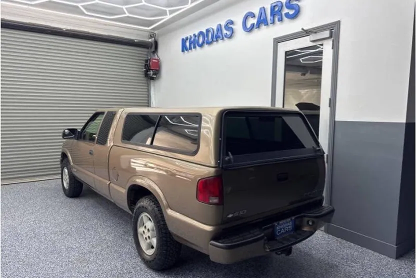 2002 Chevrolet S-10 Pickup photo 1