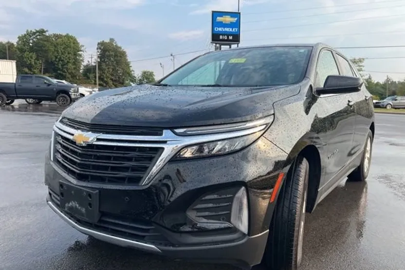 2024 Chevrolet Equinox LT photo 1