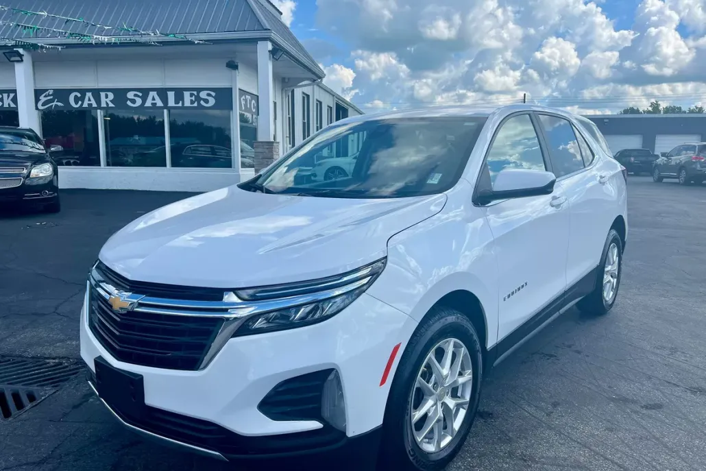 2022 Chevrolet Equinox LT photo 1