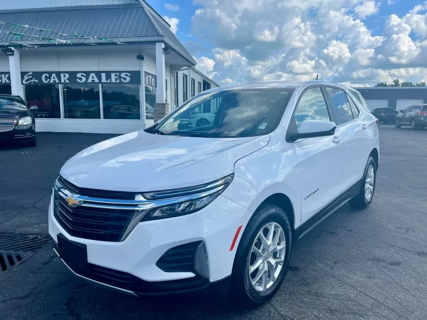 2022 Chevrolet Equinox LT photo 1