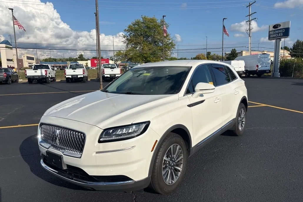 2022 Lincoln Nautilus Standard photo 1