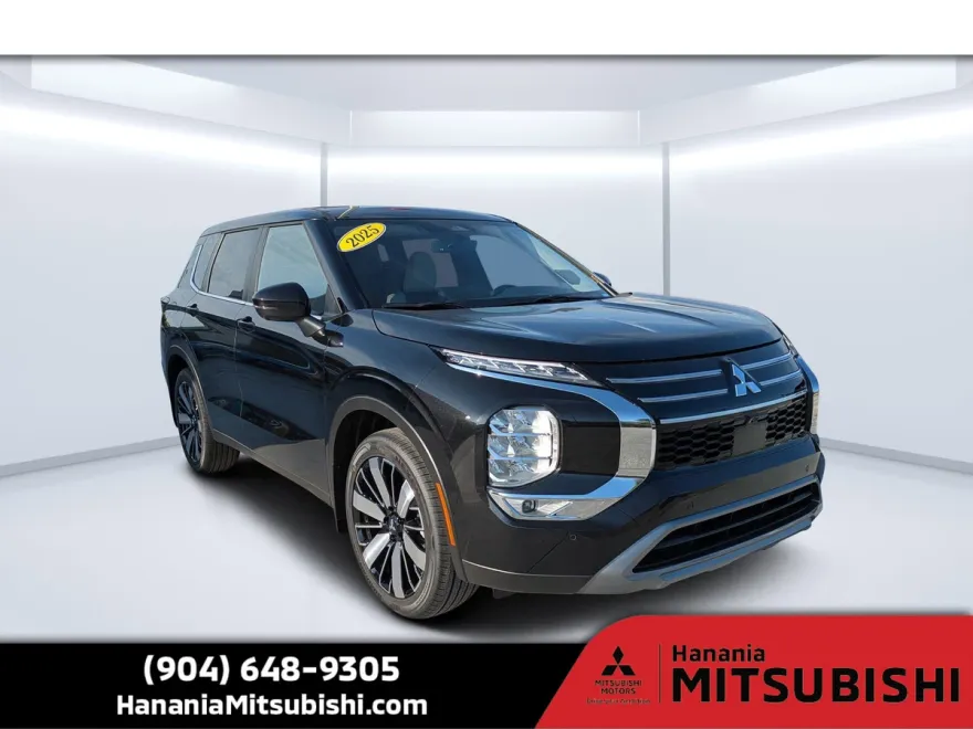 2025 Mitsubishi Outlander SE photo 1