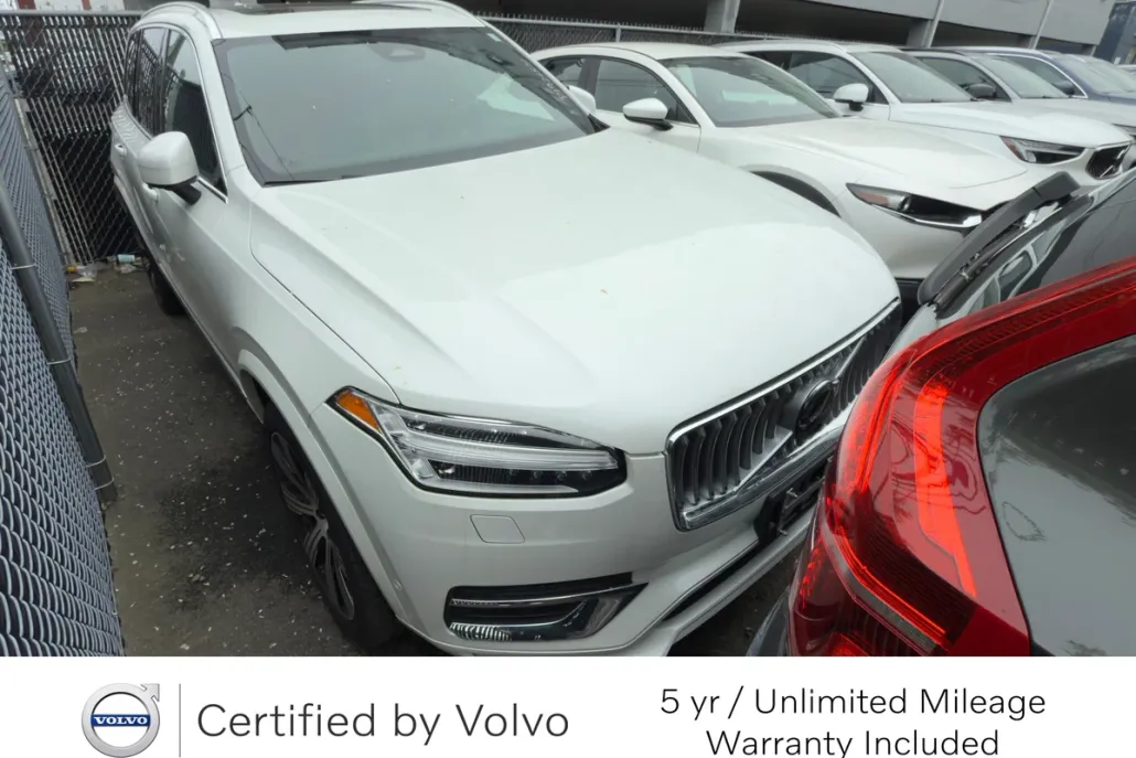 2023 Volvo XC90 AWD Ultimate photo 1