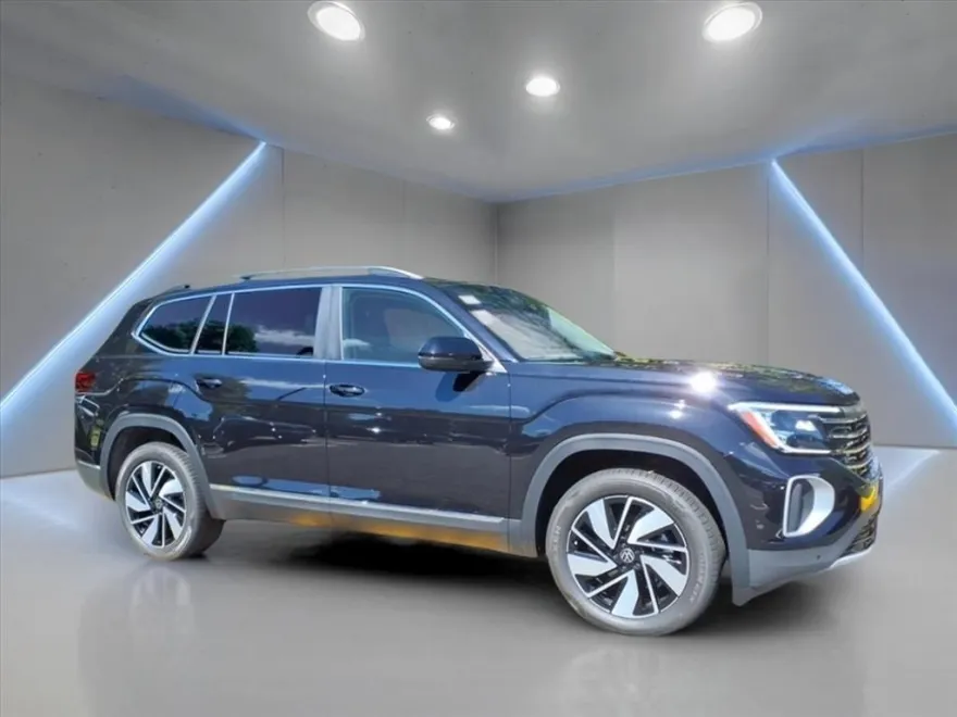 2025 Volkswagen Atlas SEL photo 1
