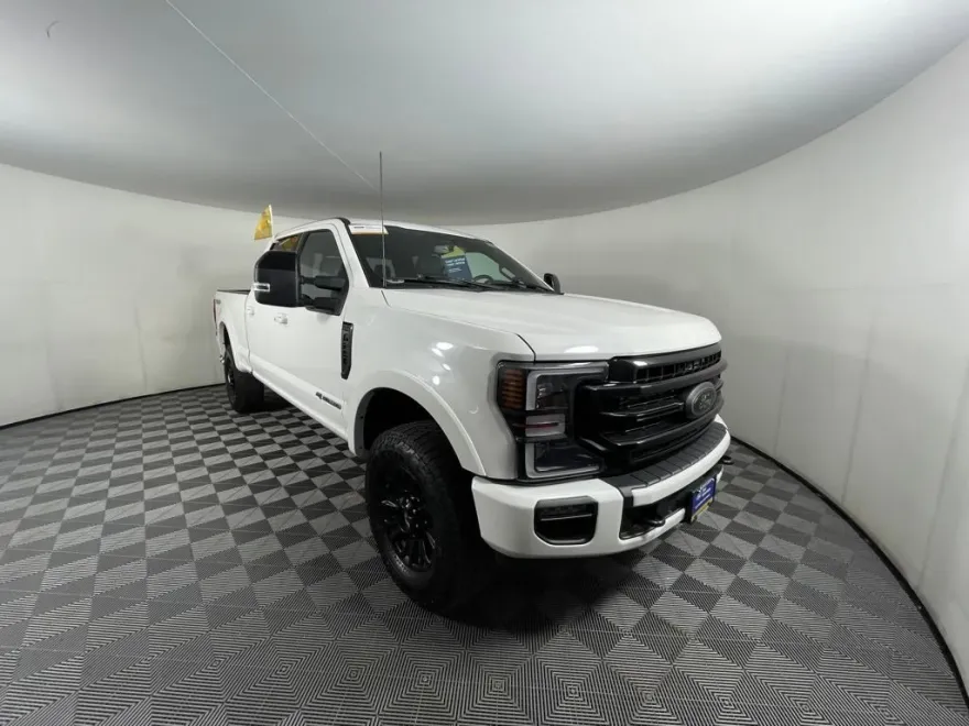 2022 Ford F-250 Lariat photo 2
