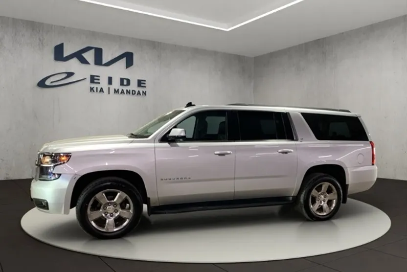 2016 Chevrolet Suburban 1500 LT photo 1