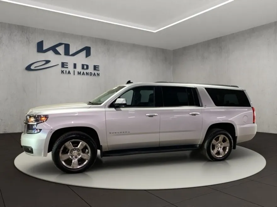 2016 Chevrolet Suburban 1500 LT photo 1