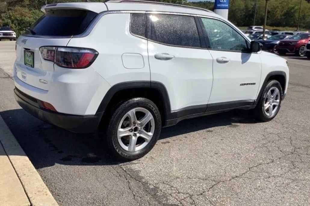 2024 Jeep Compass Latitude photo 1